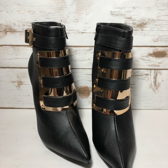 FINAL SALE $28💥🔥BLACK AND GOLD  HEEL BOOTIES. - Picture 4 of 7